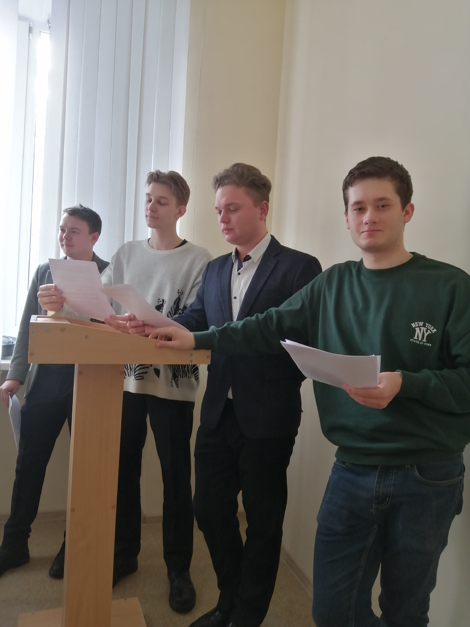 14 декабря доцент кафедры ВИиО Семина Наталья Викторовна провела круглый стол на тему: Профилактика кибербуллинга в молодёжной среде со студентами 3 курса профиля История. Обществознание